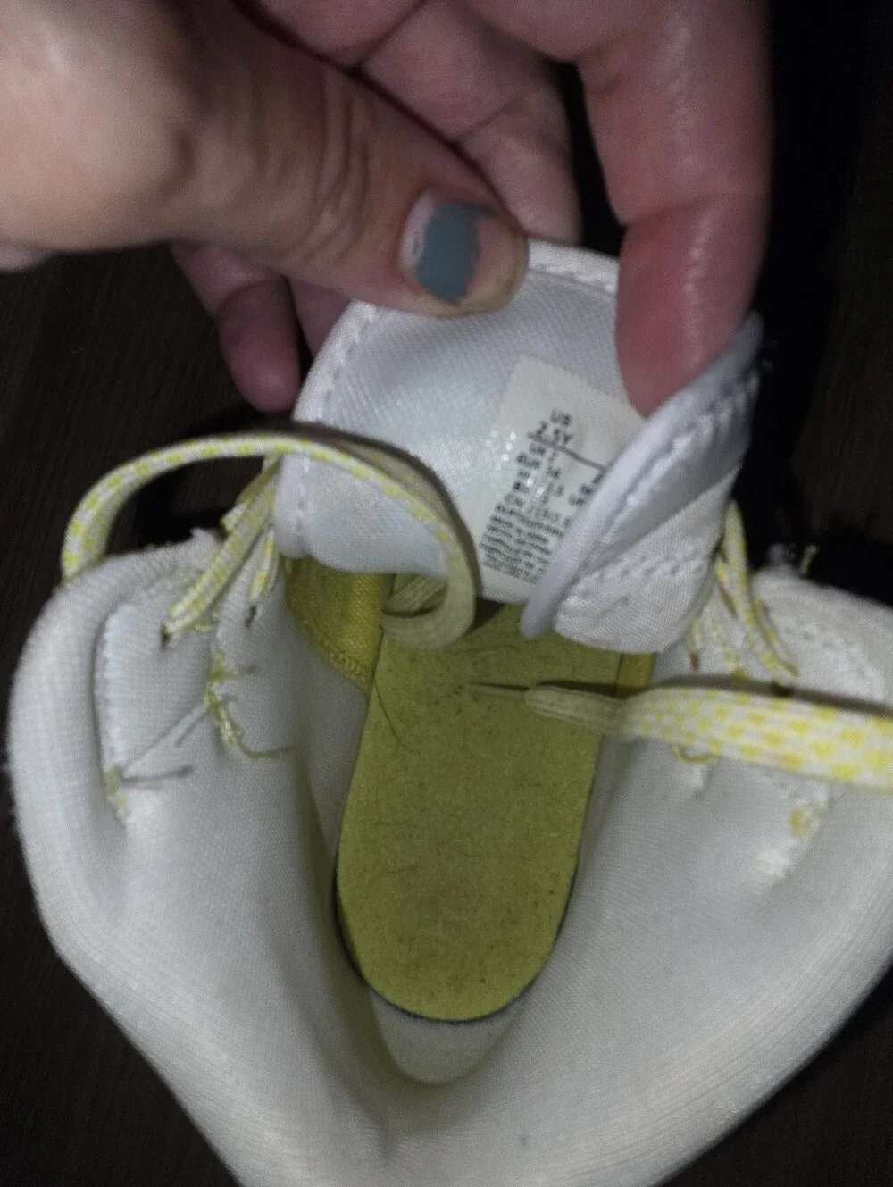 Jordan 1 Mid Dynamic Yellow Floral size 2.5 youth